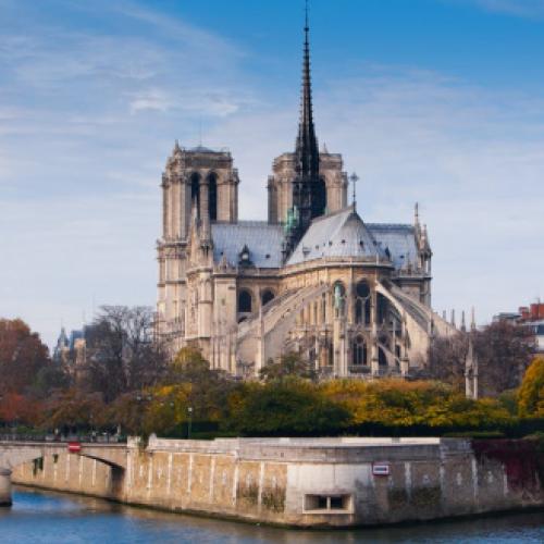 Notre-Dame vai ser restaurada como era antes do incêndio
