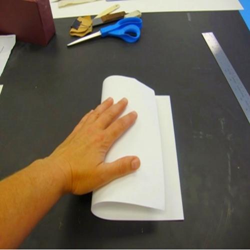 Se você dobrar um papel 42 vezes, ele chegará a Lua