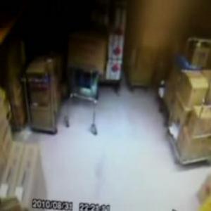 Vídeo de fantasma em armazém