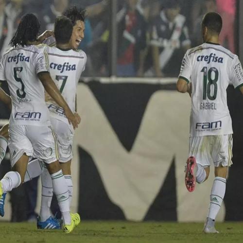 Brasileirão 2015: Palmeiras goleia o Vasco e chega ao G-4