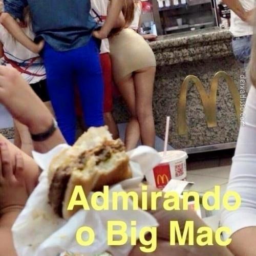 Admirando um Big Mac