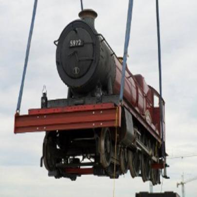 Locomotiva do Hogwarts Express chega ao Universal Studios de Orlando