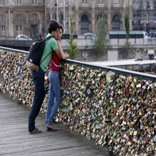 Paris adota medida radical para pôr fim a 'cadeados do amor'