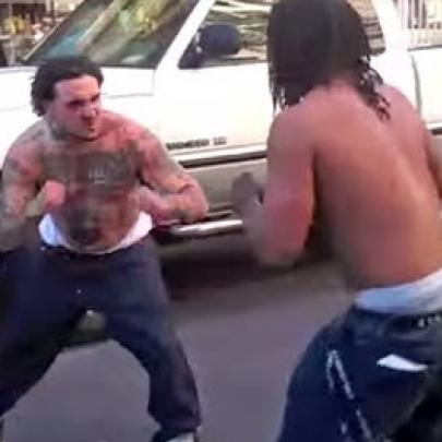 MMA da vida real briga no meio da rua