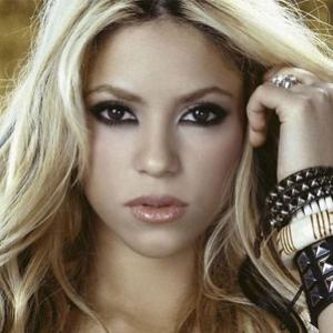 Shakira exibe barrigão de 8 meses ao lado do namorado Gerard Piqué