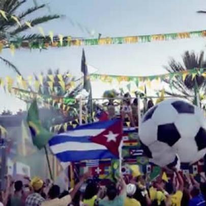 Por que a bandeira de Cuba faz parte do clipe da Copa ?