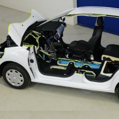 Peugeot cria carro híbrido movido a ar