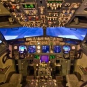 Pai do ano cria o melhor simulador de voo de todos os tempos