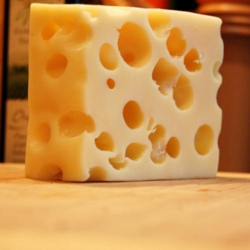 Sabe porque o queijo suíço tem buracos?