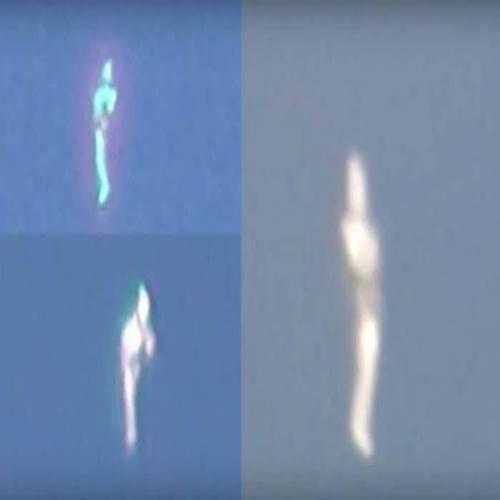 Um Extraterrestre pairando no céu é visto por centenas de pessoas!