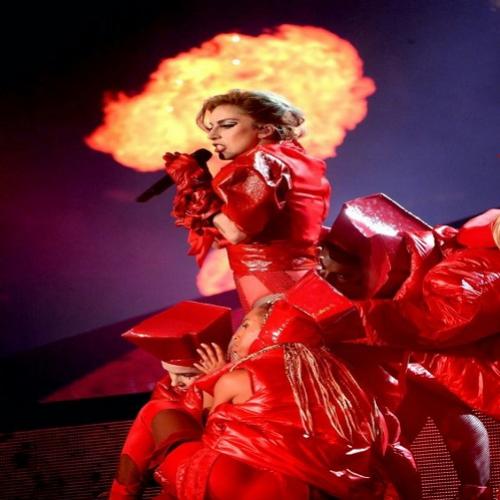 Motivos para Lady Gaga “samba” fazendo ‘Bloody Mary’ ponto alto