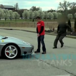 Pegadinha da mijada na Ferrari