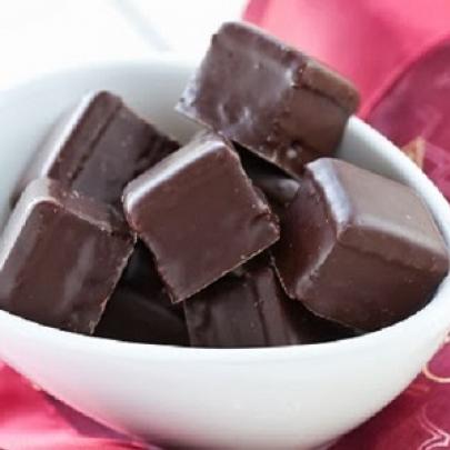 Chocolate negro reduz risco de ataque cardíaco e AVC