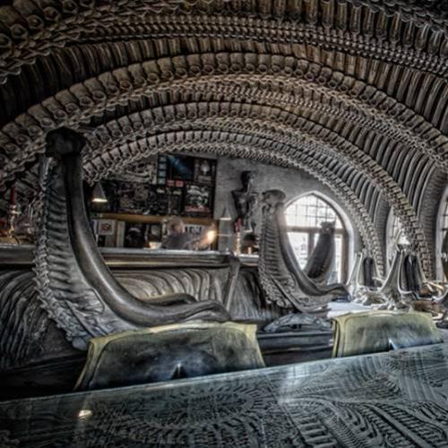 Bar inspirado no filme Alien faz sucesso na Europa