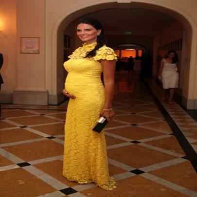 Daniella Sarahyba desfila corpo enxuto aos seis meses de gravidez