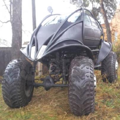 Russos criam carro gigante