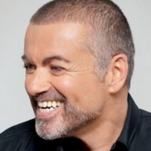 Cantor George Michael morre no Natal aos 53 anos.