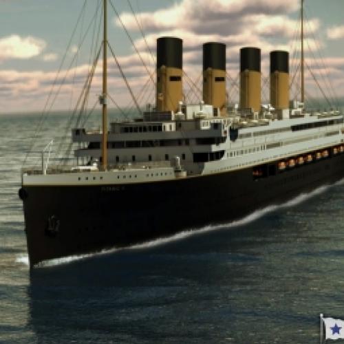 Replica do Titanic no mar em 2022