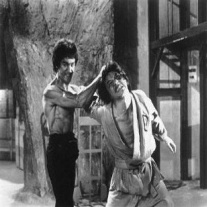 Jackie Chan já levou uma surra de Bruce Lee em um filme .