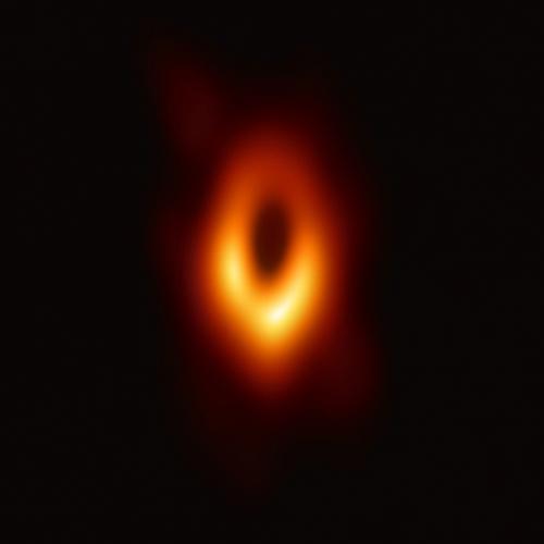 Revelada a primeira foto de um buraco negro