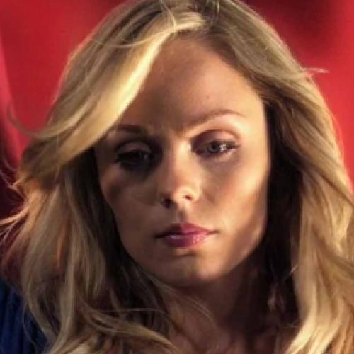 Como está atualmente a atriz que interpretou a Supergirl em Smallville