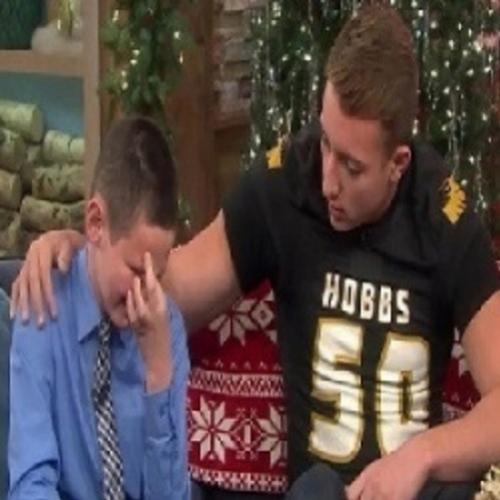 Este atleta salvou um menino indefeso de bullying… 4 anos depois, o me