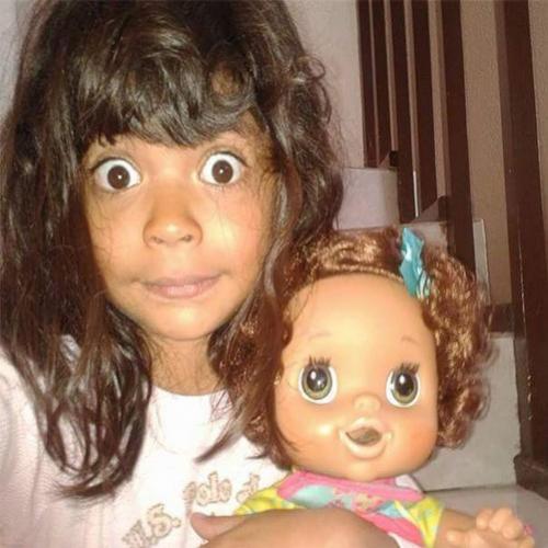 Essas crianças são idênticas aos bonecos!