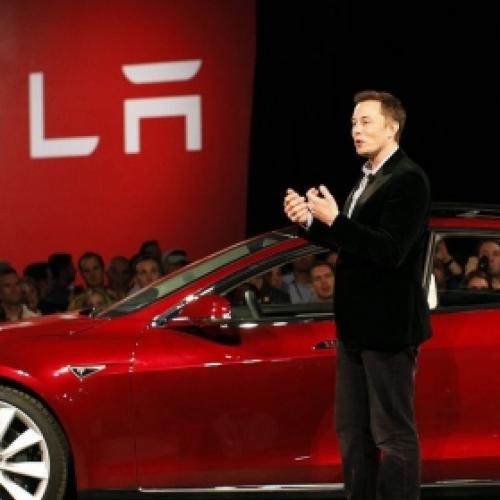 Tesla promete lançar carros elétricos totalmente autônomos em 2018