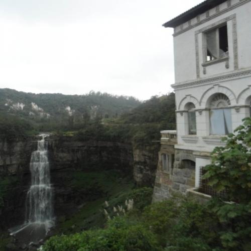 O hotel abandonado e a cascata dos suicidas na Colômbia