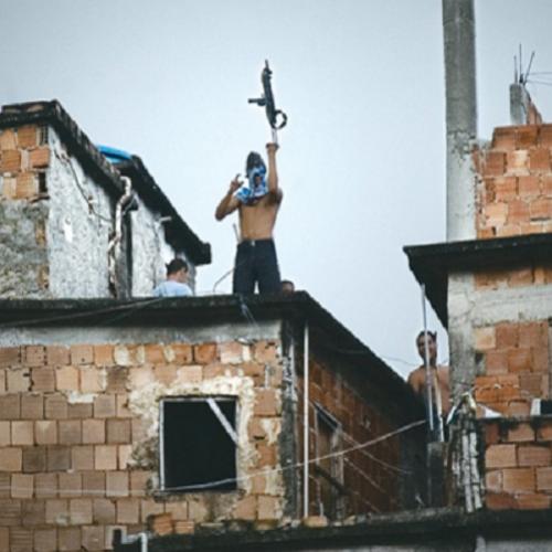 8 Regras que os traficantes impõem para entrar na favela