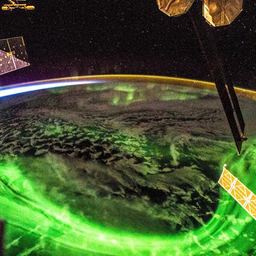 Aurora e nascer do sol, visto da estação espacial