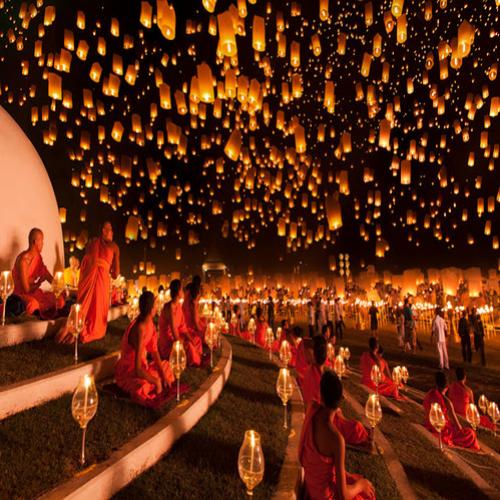 Conheça o mágico Festival das Lanternas no céu da Tailândia