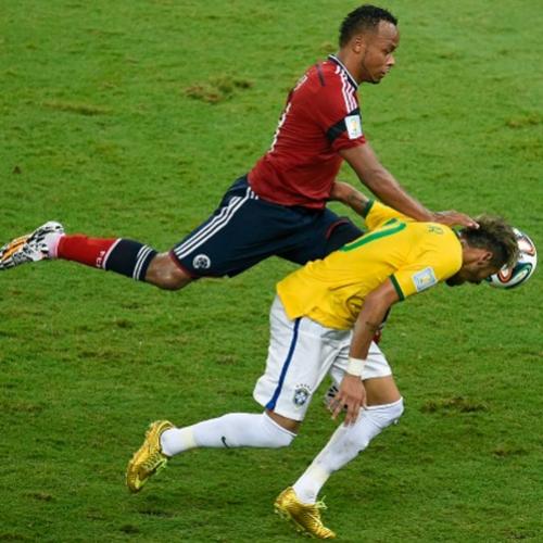 As melhores versões alternativas do exato momento da fratura de Neymar