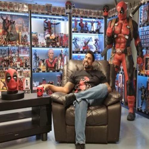 O maior fã do Deadpool do mundo com 2.250 itens em sua coleção