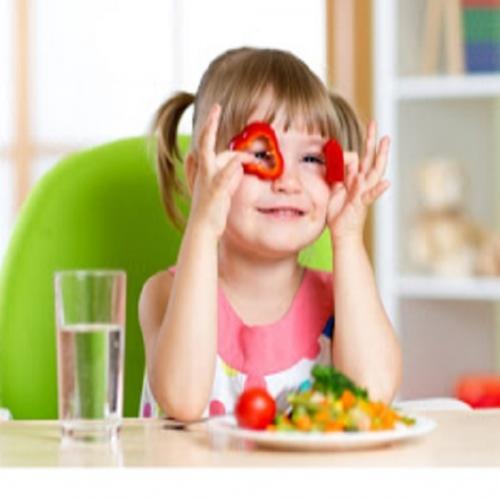 A importância de ensinar as crianças a comer bem