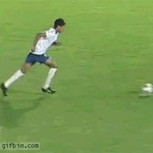 Goleirão mostra como defender um penalti
