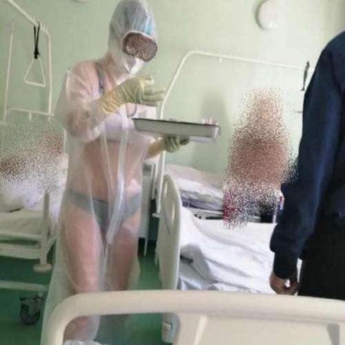 Enfermeira na Russia usa traje de proteção transparente