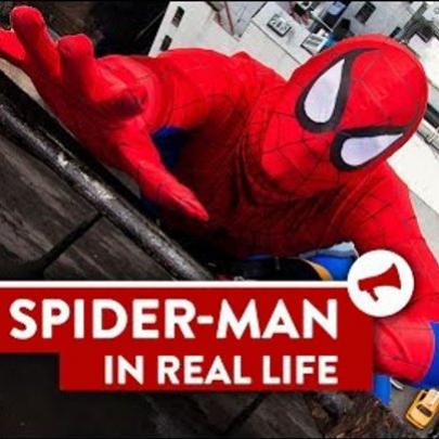 Homem-Aranha na vida real combatendo o crime na ruas de Nova York