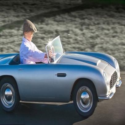 Conheça a réplica de Aston Martin feita para crianças