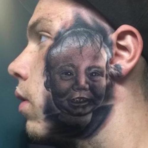 Pessoas que arruinaram seus rostos com tatuagens horríveis