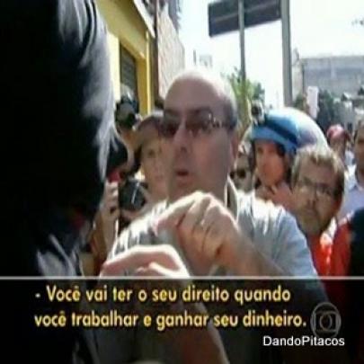 Pai tira filho de protesto: 