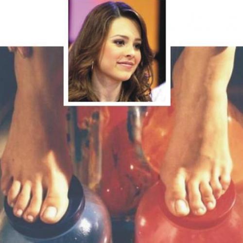 Para os fetichistas: conheça alguns belos pés de famosas