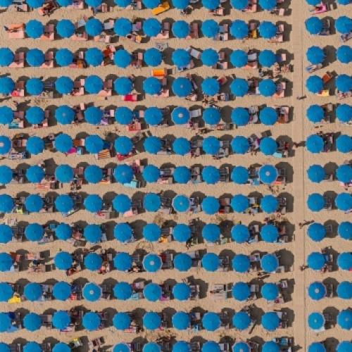 Incríveis fotos aéreas transformam praias em imagens abstratas.