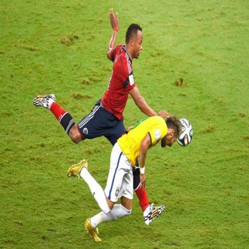 Saiba o motivo da joelhada em Neymar