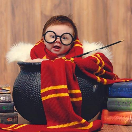 Bebê de 3 meses faz ensaio fotográfico como Harry Potter e você morrer