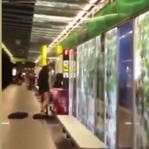Flagra de casal transando em estação de metrô lotada viraliza na net