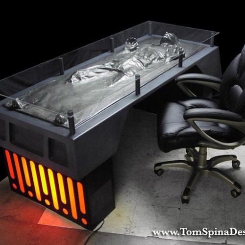 A mesa de escritório que qualquer fã de Star Wars gostaria de ter