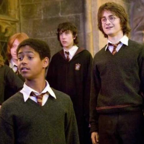 Ator mirim de ‘Harry Potter’ aparece falando português em entrevista  