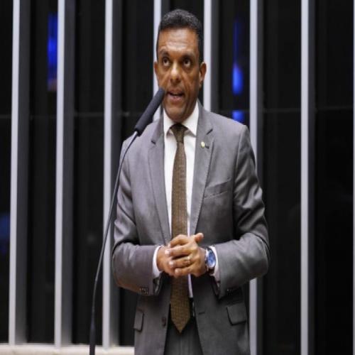 Otoni de Paula articula pré-candidatura ao Senado com apoio de evangél
