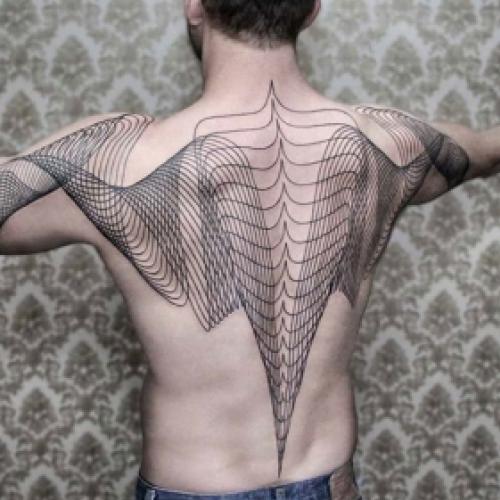 As tatuagens geométricas complexas de Chaim Machlev